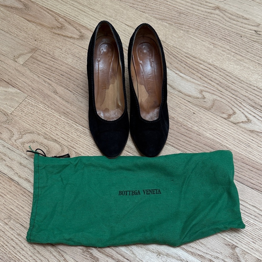 Vintage Bottega Veneta Black Suede Pumps with Green Dust Bag